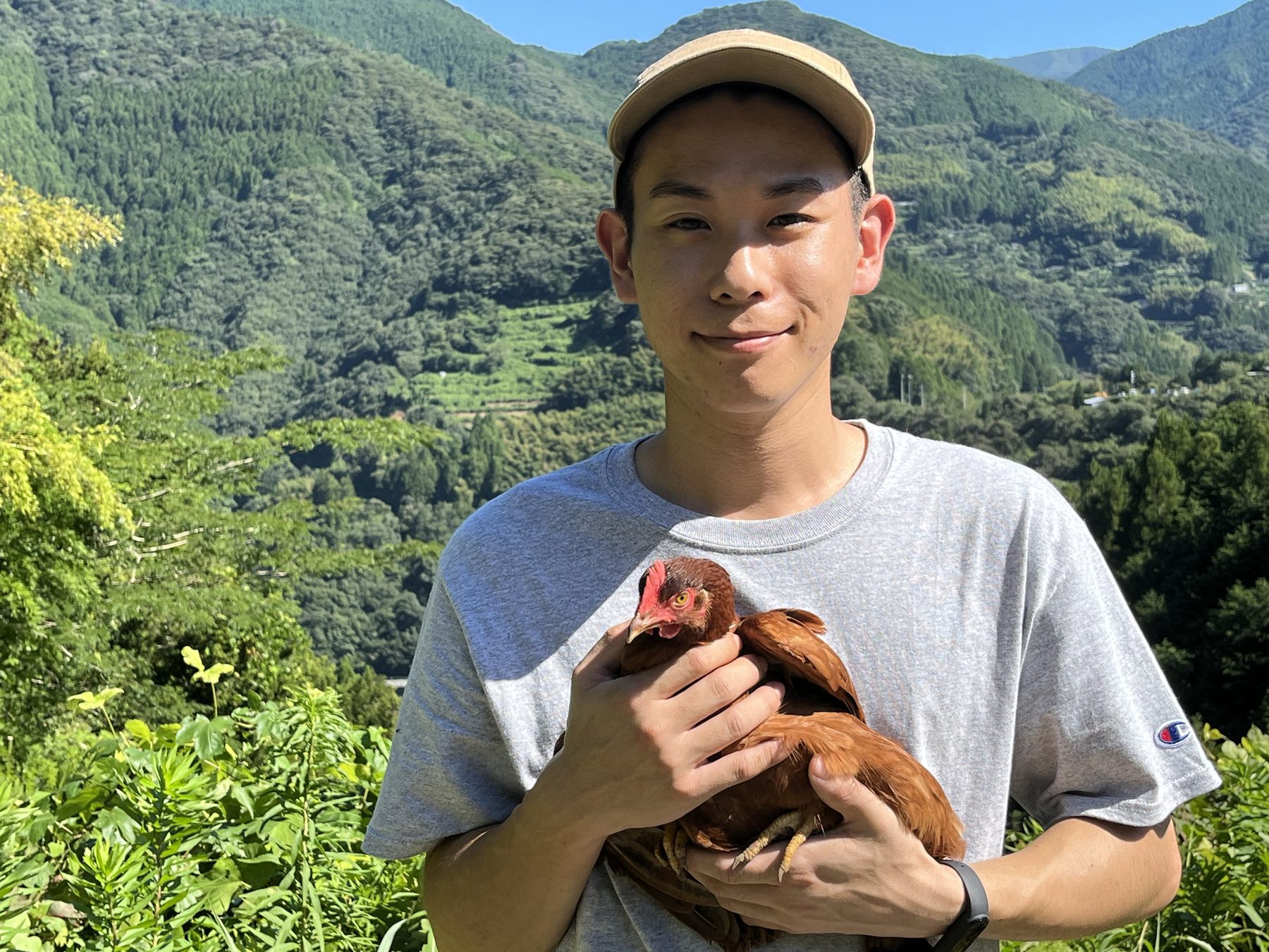 とさやま養鶏場代表・赤尾裕亮と土佐ジロー